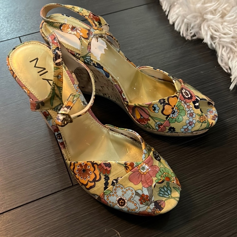 MIA plastic covered fabric, floral wedges